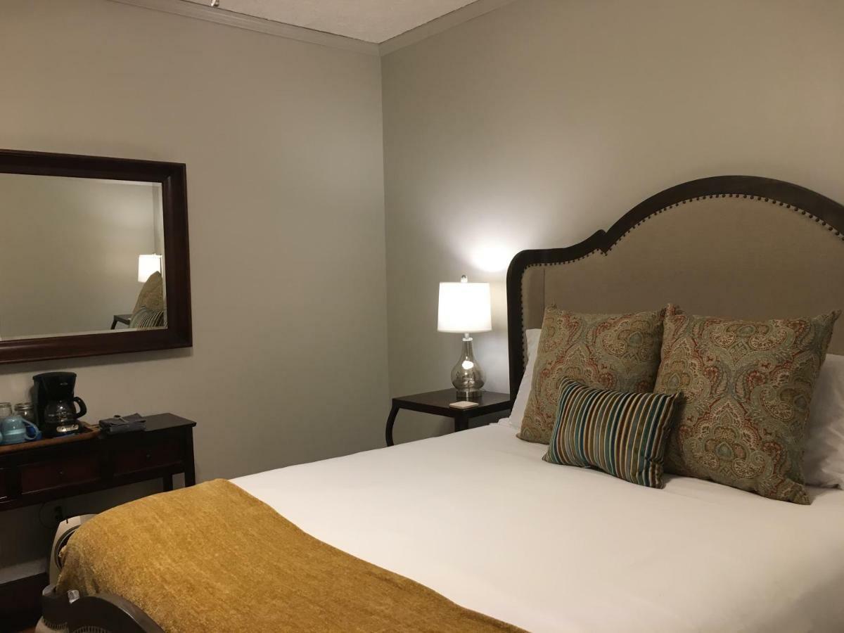 Barefoot Hills Hotel Dahlonega Buitenkant foto